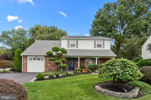 99 Grant Dr, Southampton, PA 18966