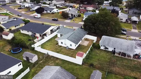 20 Palm Ln, Levittown, PA 19054 photo 2