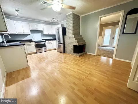 20 Palm Ln, Levittown, PA 19054 photo 6