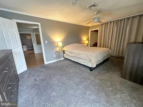 20 Palm Ln, Levittown, PA 19054 photo 8