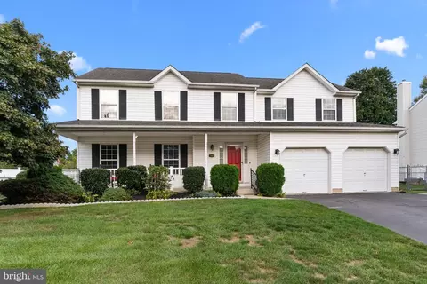 102 Moon Dr, Langhorne, PA 19047