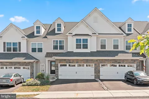 11 Swan Ln, Warminster, PA 18974