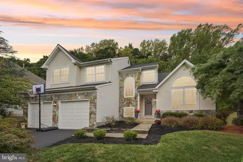 43 Cliveden Dr, Newtown, PA 18940