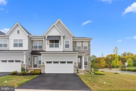 3100 Wier Dr E #E, Warrington, PA 18976