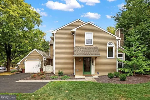 320 Rowantree Cir, Yardley, PA 19067