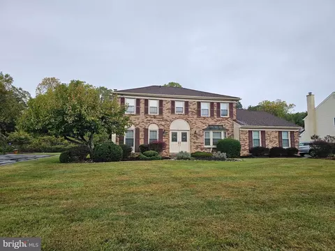 17 Vermeer Dr, Langhorne, PA 19053