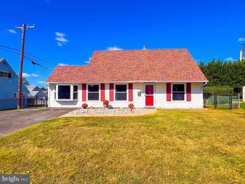 23 Hedge Rd, Levittown, PA 19056