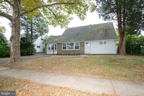 48 Kentucky Ln, Levittown, PA 19055