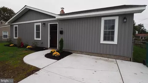 94 Daffodil Ln, Levittown, PA 19055