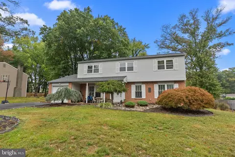 125 Springwood Dr, Southampton, PA 18966