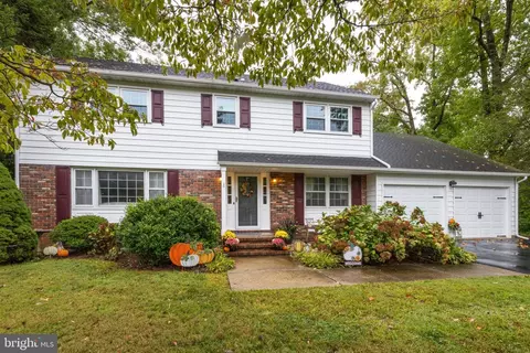 1307 Moon Dr, Yardley, PA 19067