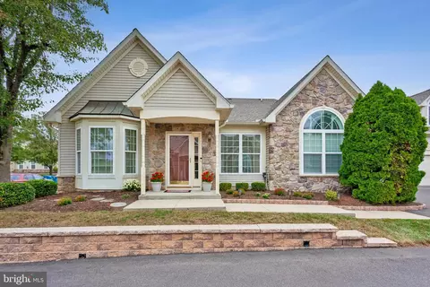 268 Shady Brook Dr #257, Langhorne, PA 19047
