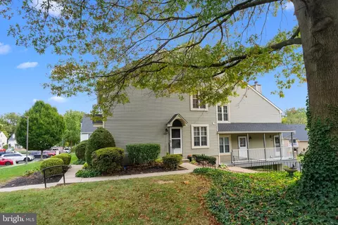 738 Sparrow Ln, Langhorne, PA 19047