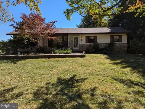 6270 Groveland Rd, Pipersville, PA 18947