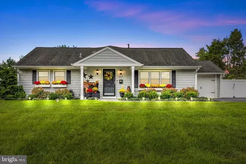 247 Glouster Rd, Fairless Hills, PA 19030