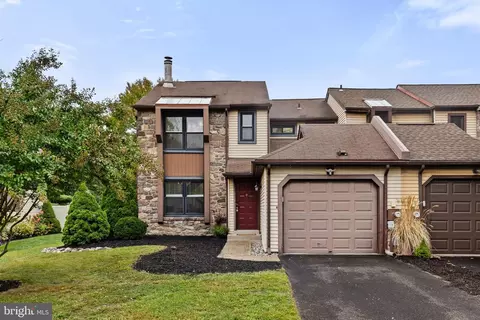 105 Hilltop Ct, Langhorne, PA 19047