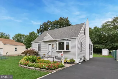 9024 Lynn Ave, Levittown, PA 19054