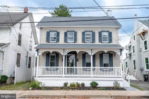 49 S Main St, Quakertown, PA 18951