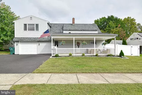37 Goodrock Rd, Levittown, PA 19057