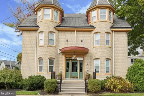 185 W Court St #4, Doylestown, PA 18901