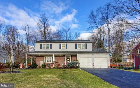 18 Boulder Dr, Sellersville, PA 18960