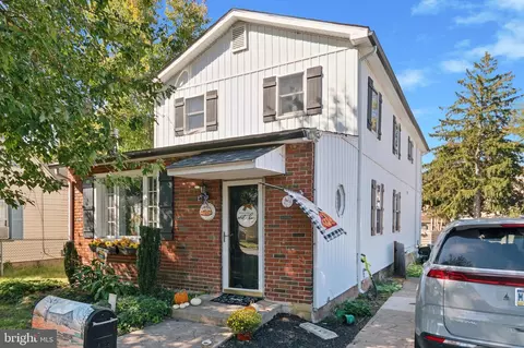 811 New York Ave, Croydon, PA 19021