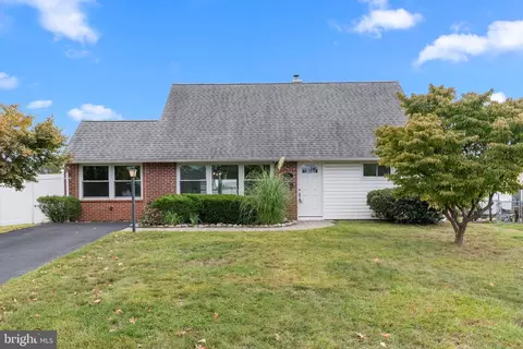 76 Cardinal Rd, Levittown, PA 19057