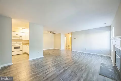 Living - 219 Devon Way, Levittown, PA 19057 photo 2 of 4