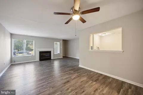 Living - 219 Devon Way, Levittown, PA 19057 photo 3 of 4