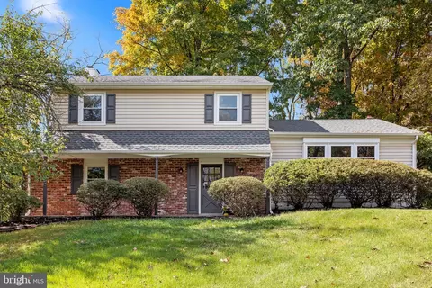 25 Hickory Ln, Newtown, PA 18940