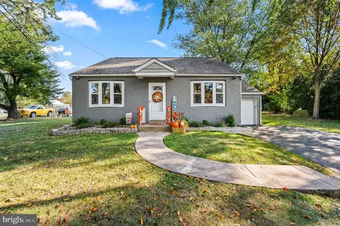 15 Village Dr, Feasterville Trevose, PA 19053
