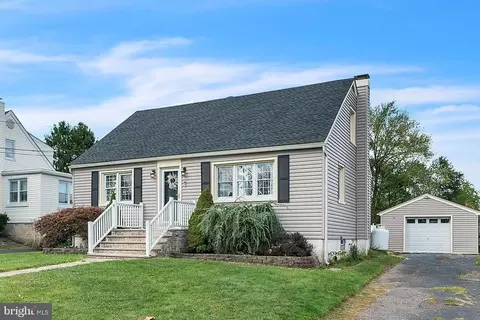 5 Walnut St, Richlandtown, PA 18955