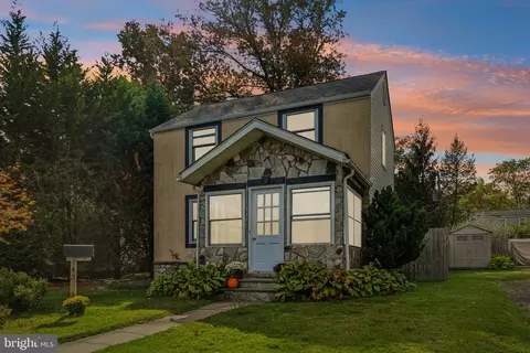 445 N Lafayette Ave, Morrisville, PA 19067