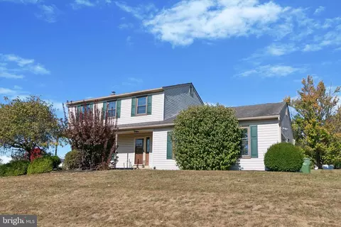 93 Birchwood Dr, Chalfont, PA 18914