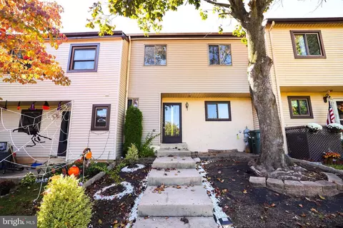 150 Knox Ct, Southampton, PA 18966