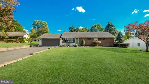 161 Valley Rd, Warminster, PA 18974