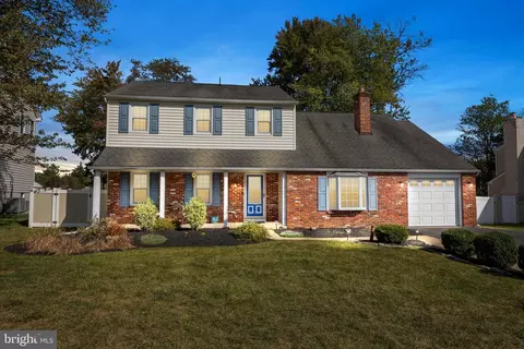 57 Tanglewood Dr, Langhorne, PA 19047