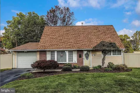 67 Harrow Rd, Levittown, PA 19056