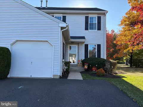 810 Sand Wedge Ct, Warrington, PA 18976