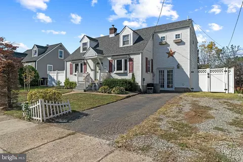 524 Hillcrest Ave, Morrisville, PA 19067