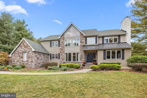 8 Skyview Dr, Ivyland, PA 18974