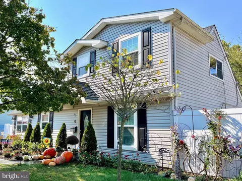 65 Ice Pond Rd, Levittown, PA 19057
