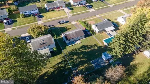 View/Area - 1483 Hampton Ln, Warminster, PA 18974 photo 3 of 4