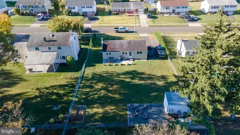 View/Area - 1483 Hampton Ln, Warminster, PA 18974 photo 4 of 4