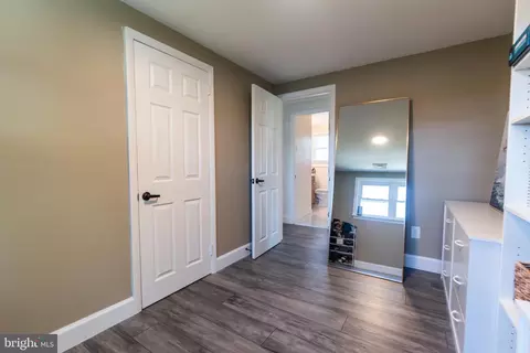 Entry Way - 1483 Hampton Ln, Warminster, PA 18974 photo 5 of 8