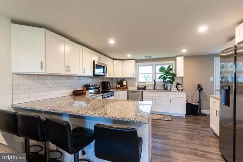 Kitchen - 1483 Hampton Ln, Warminster, PA 18974 photo 1 of 4