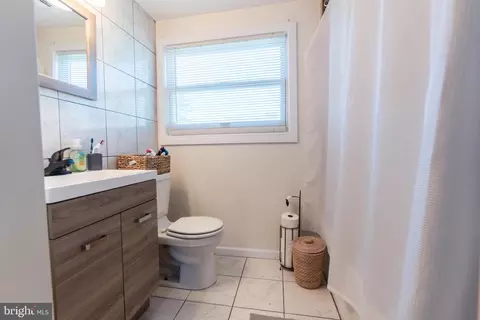 Bath - 1483 Hampton Ln, Warminster, PA 18974 photo 1 of 2