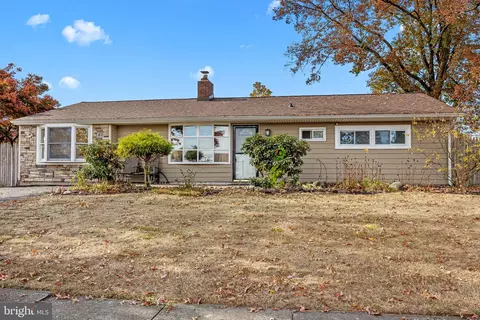 49 Emerald Ln, Levittown, PA 19054