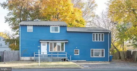1019 Green Ln, Levittown, PA 19057