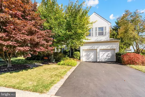 5 Armstrong Cir, Newtown, PA 18940